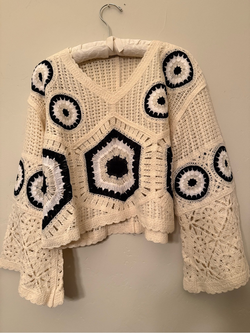 NWOT Crochet V-Neck Boxy Sweater with Black Contrast Medallions